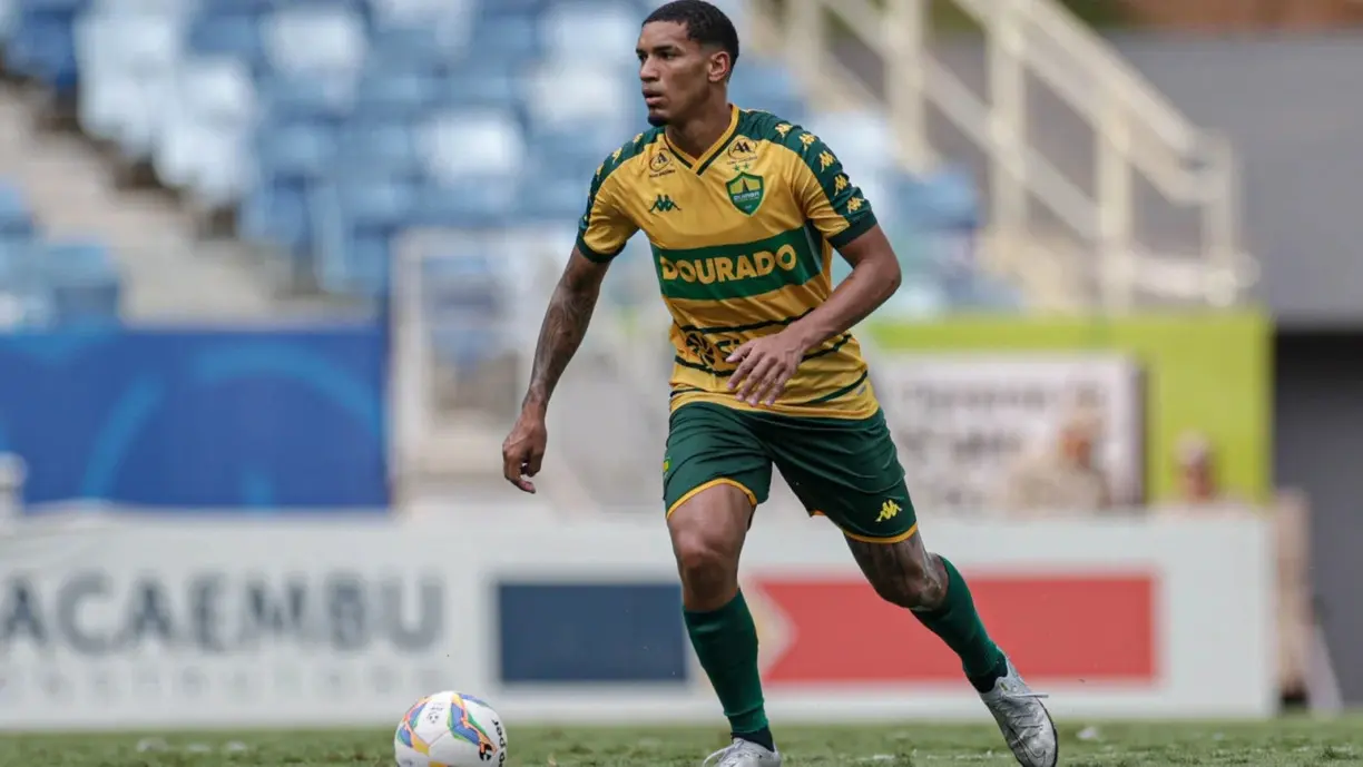Entenda a dificuldade do Corinthians em contratar Denilson, meia do Cuiabá, na mira do Timão