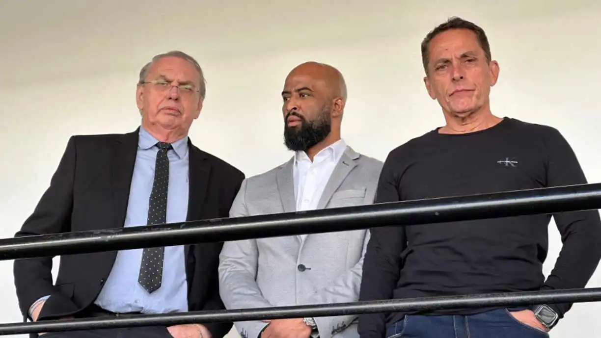Presidente e executivo do Corinthians acompanharam jogo do Sub‑20; Dorival Júnior conversou com equipe e reforçou vínculo entre categorias. Foto: Reprodução