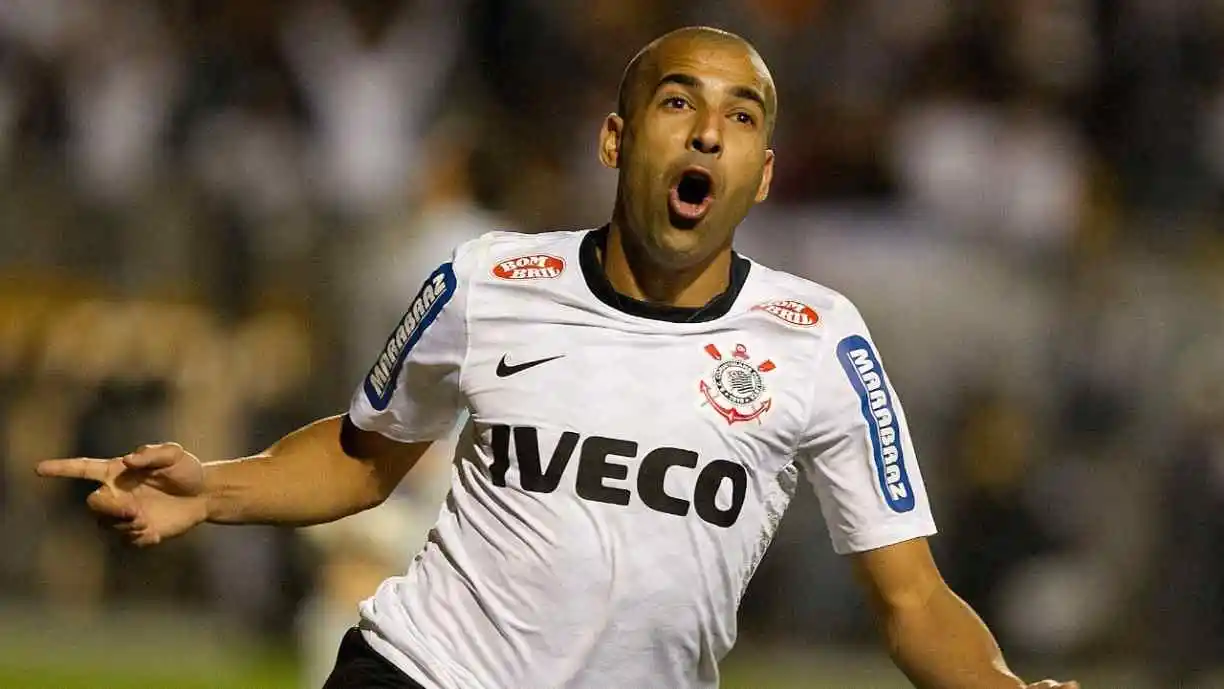 Há 14 anos, Emerson Sheik fazia sua estreia pelo Corinthians