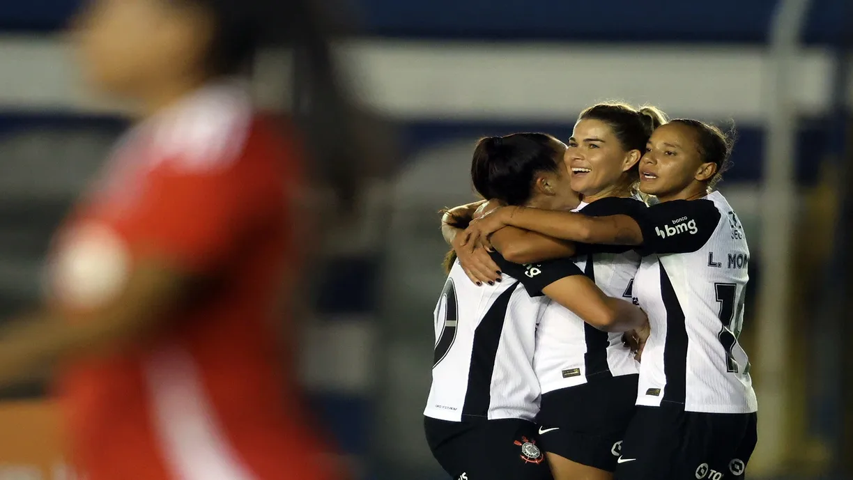 Letícia Monteiro analisa primeiros meses de Corinthians e fala sobre sonho de jogar pelo Timão
