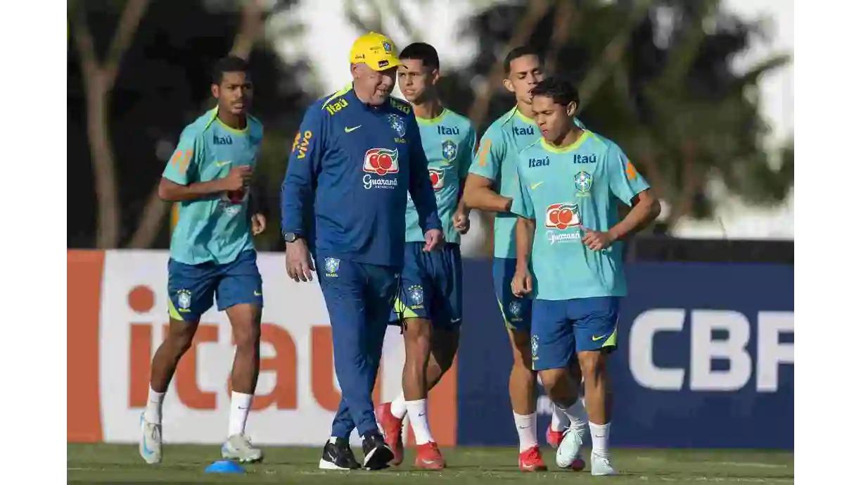 Bahia foi um dos quatro atletas das categorias de base do Corinthians que participaram de treino da Seleção - Foto: Reprodução