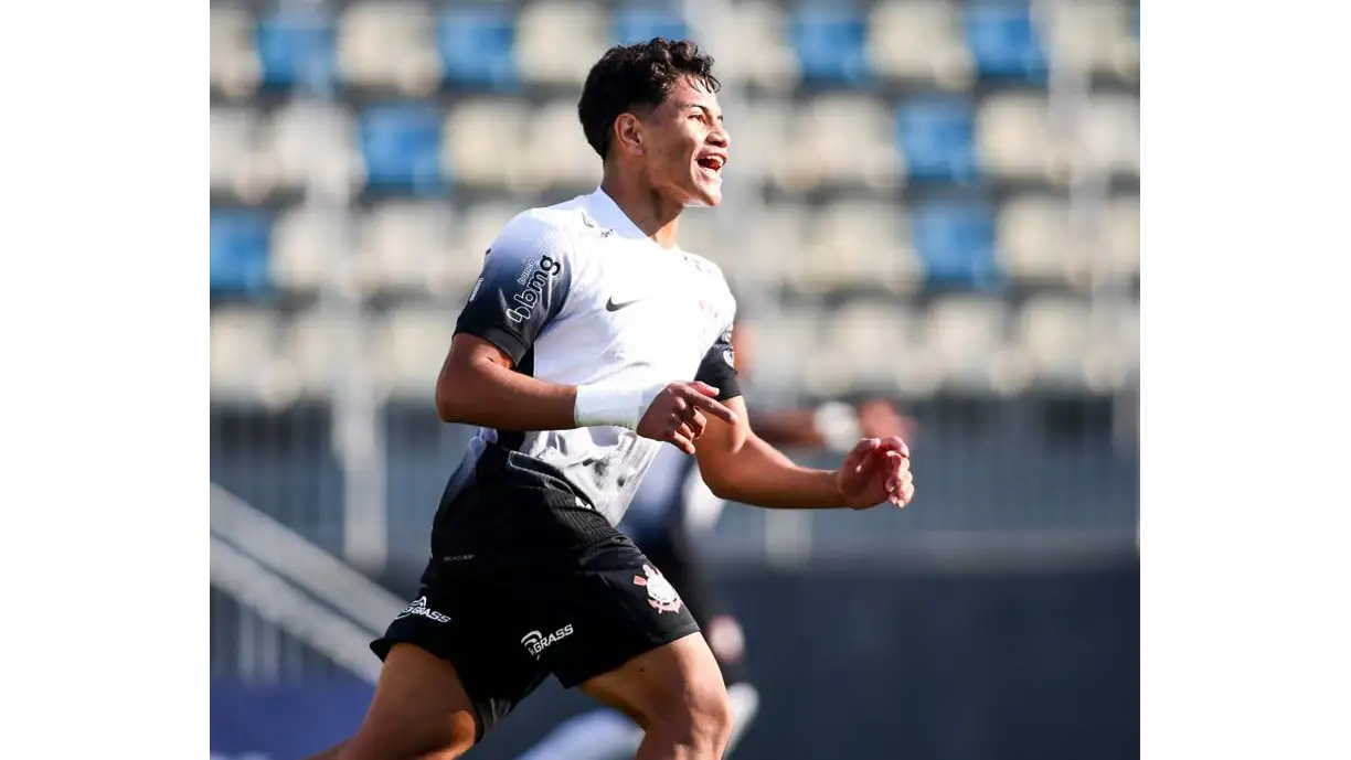 Luiz Fernando comemorando um dos gols anotados nesta tarde pelo sub-20 - Foto: Rodrigo Gazzanel/Agência Corinthians