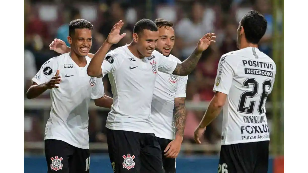 Lateral ex-Corinthians resciden contrato com clube da Série C após cinco jogos