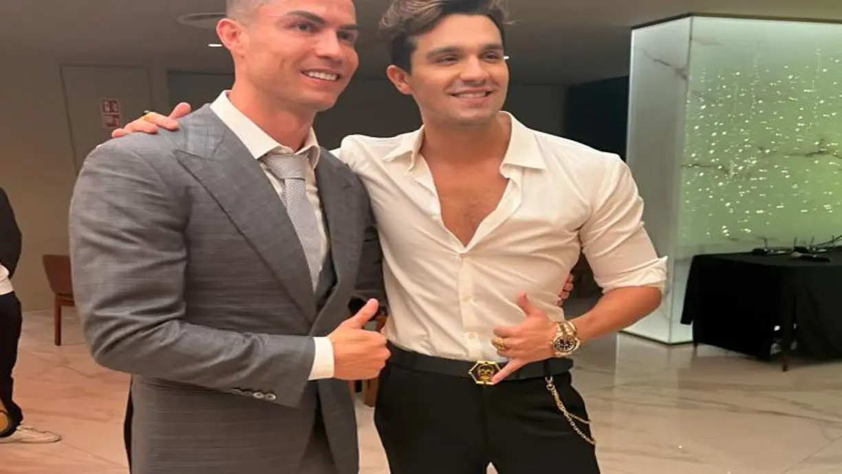 Durante festa de Réveillon em Funchal, Luan Santana foi presenteado por Cristiano Ronaldo com um Rolex de R$ 432 mil - Foto: Reprodução