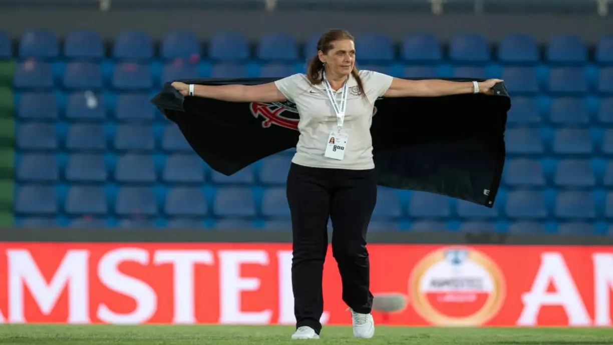 Iris Sesso elogiou o elenco do Corinthians e reforçou apoio ao trabalho do técnico Lucas Piccinato após vitória no Brasileiro - Foto: Reprodução