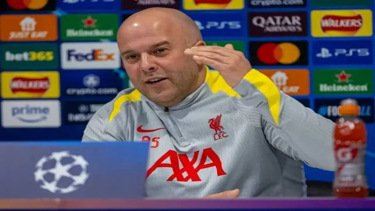 Murillo, zagueiro revelado pelo Corinthians, é observado por Arne Slot, técnico do Liverpool após destaque no futebol inglês - Foto: Reprodução