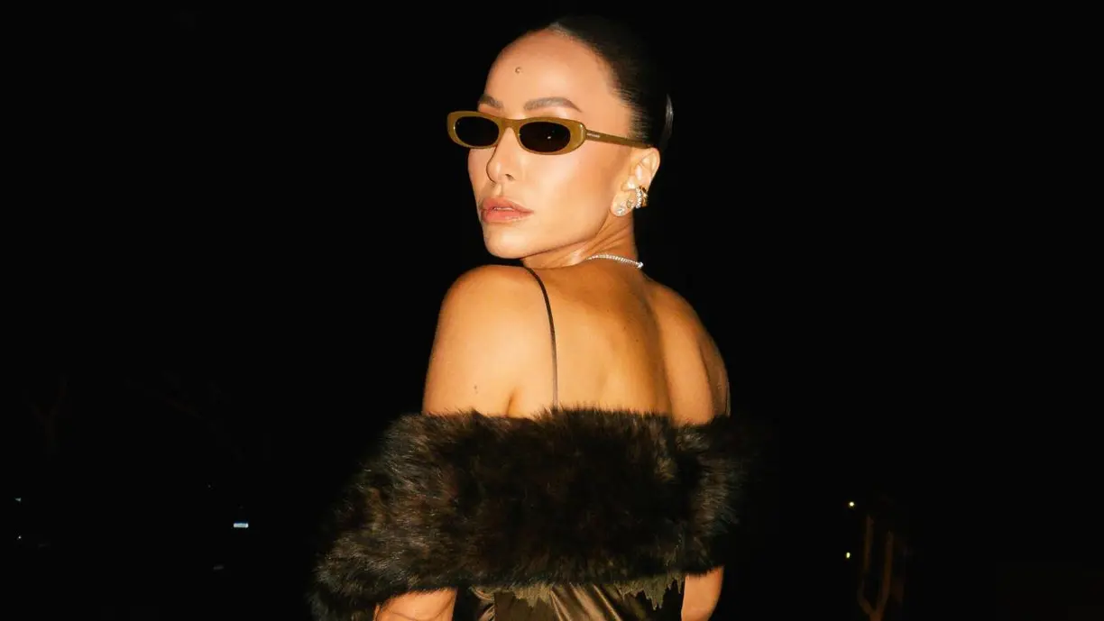 Sabrina Sato marcou presença na cerimônia de Giovanna Lancellotti usando look de cetim e joias assinadas por Beatriz Werebe - Foto: Reprodução/Instagram