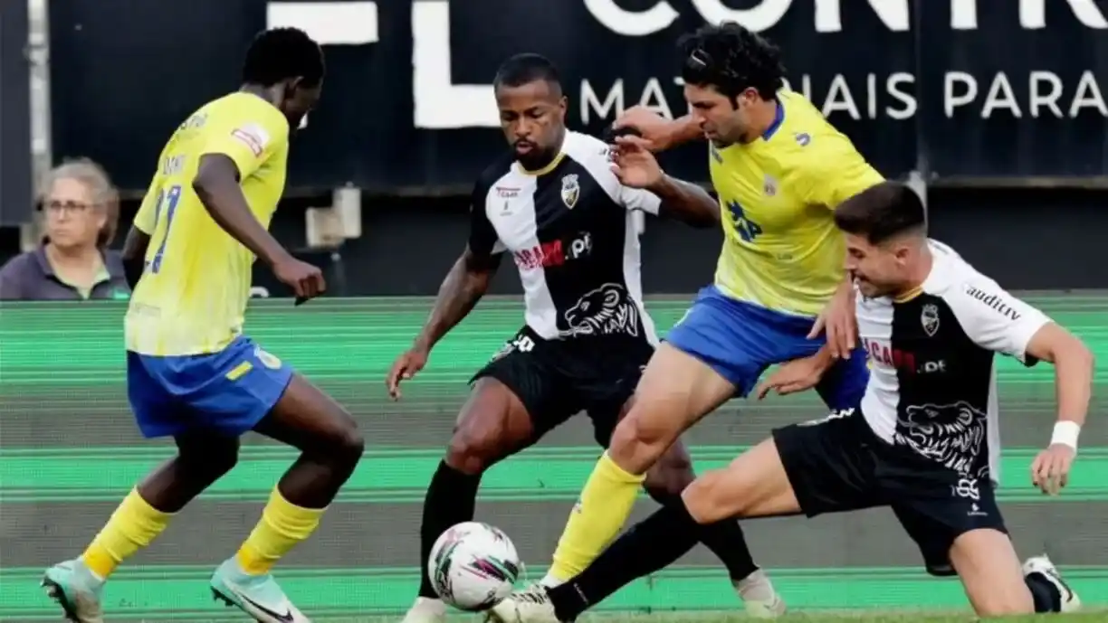Corinthians estaria interessado na contratação do brasileiro Pastor, que atua no futebol português - Foto: Divulgação/SC Farense
