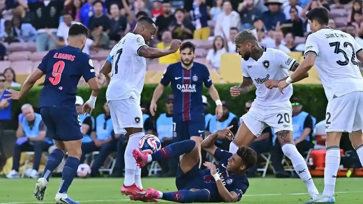 Botafogo vence o PSG e quebra o tabu de brasileiros contra europeus, que pertencia ao Corinthians contra o Chelsea - Foto: Frederic J. Brown/AFP