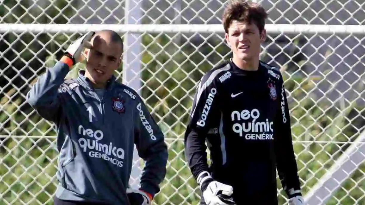 Ex-goleiro do Corinthians que brilhou no Avaí surpreende com vida longe dos gramados