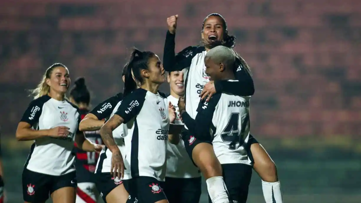 Lateral brilha e entra no pódio das maiores assistentes do Corinthians em 2025