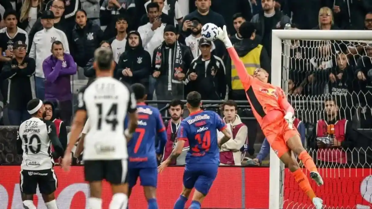 Torcida vaia Corinthians após derrota para o Red Bull Bragantino