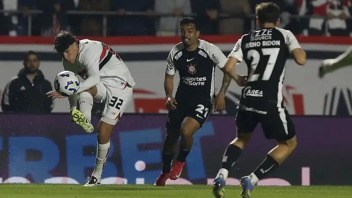 Com a derrota, o Corinthians, de Dorival Júnior, permanece com 19 pontos, em 10ª lugar, na tabela do Brasileirão | Rubens Chiri/São Paulo