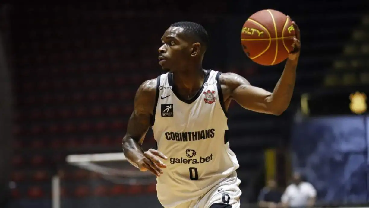 Davaunta Thomas retorna ao Corinthians para a temporada 2025/26 após suspensão e reforça o elenco no início do Campeonato Paulista. Foto: Reprodução
