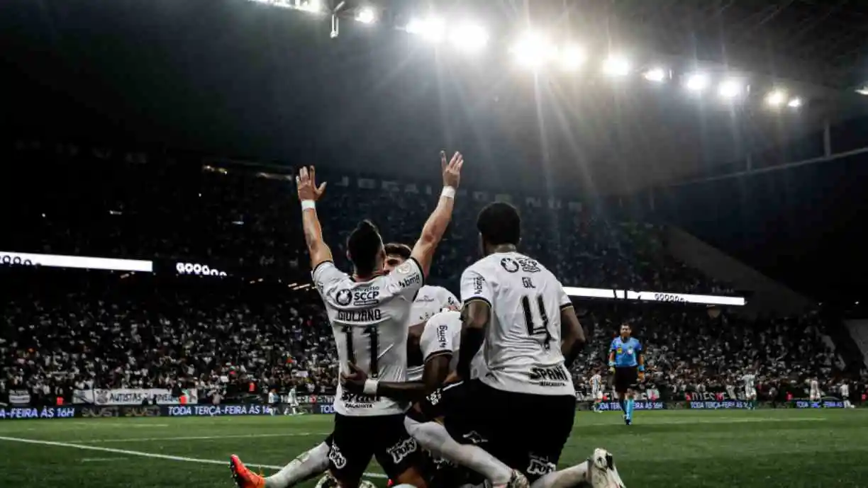 Corinthians vence Ceará, sobe na tabela e busca sequência positiva no Brasileirão. Foto: Danilo Fernandes/ Meu Timão