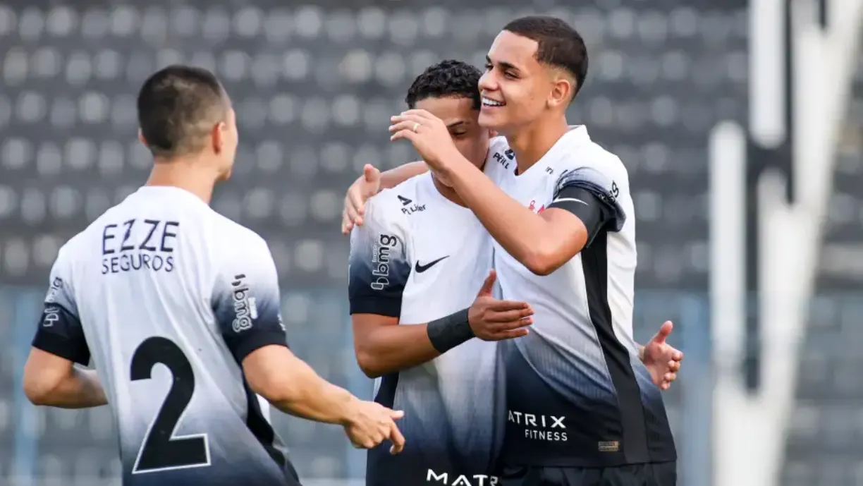 Atleta de 17 anos, destaque da base do Corinthians, é avaliado por Dorival e busca vaga no elenco profissional - Foto: Rodrigo Gazzanel / Agência Corinthians