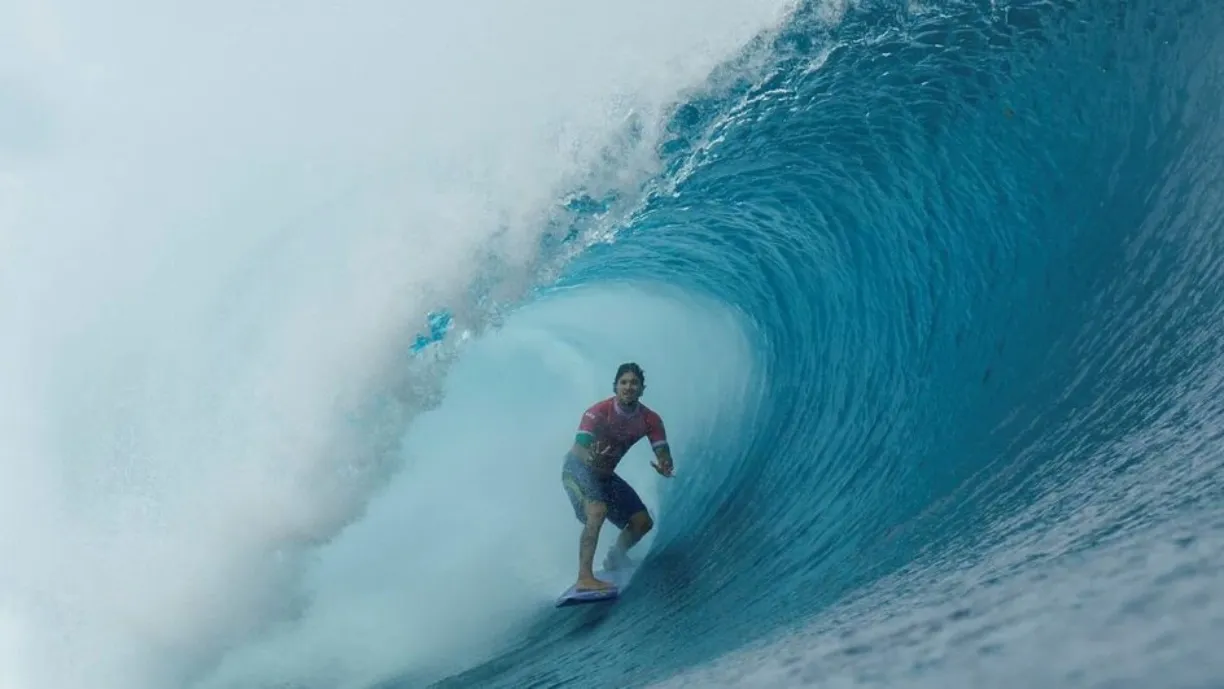 Gabriel Medina estreia canal com vídeo no Rio de Janeiro, surfando tubos insanos e prometendo mais momentos intensos fora das competições - Foto: Reuters