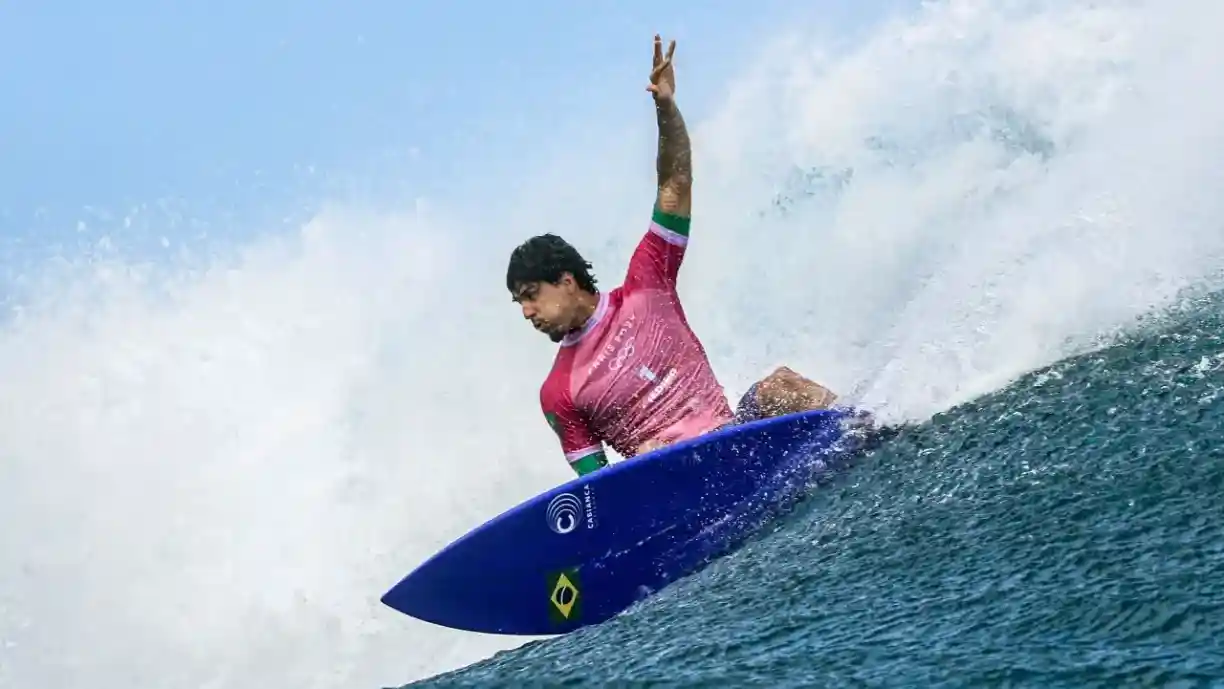 Gabriel Medina destacou dois nomes com estilo ideal para as ondas de Fiji e apontou chances reais de título na etapa decisiva - Foto: Reprodução
