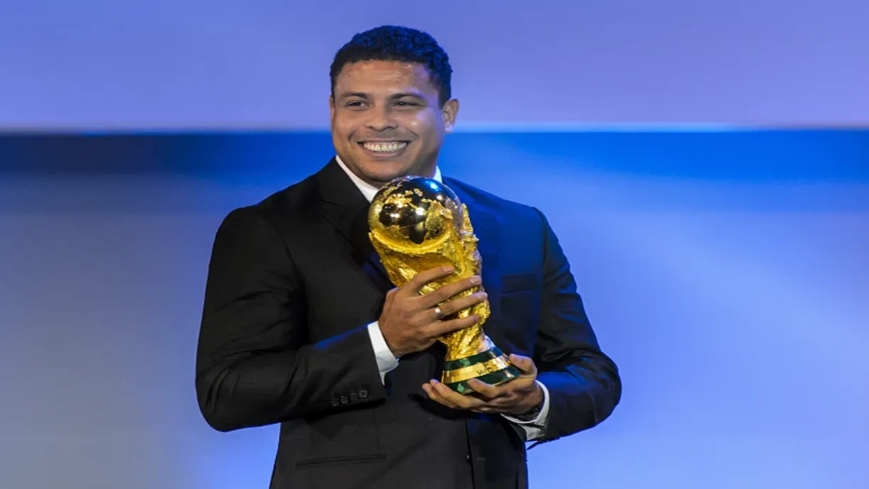 Ronaldo lidera projeto com grandes clubes, incluindo o Corinthians e promete inovação, gestão moderna e apoio da torcida - Foto: FABRICE COFFRINI / AFP