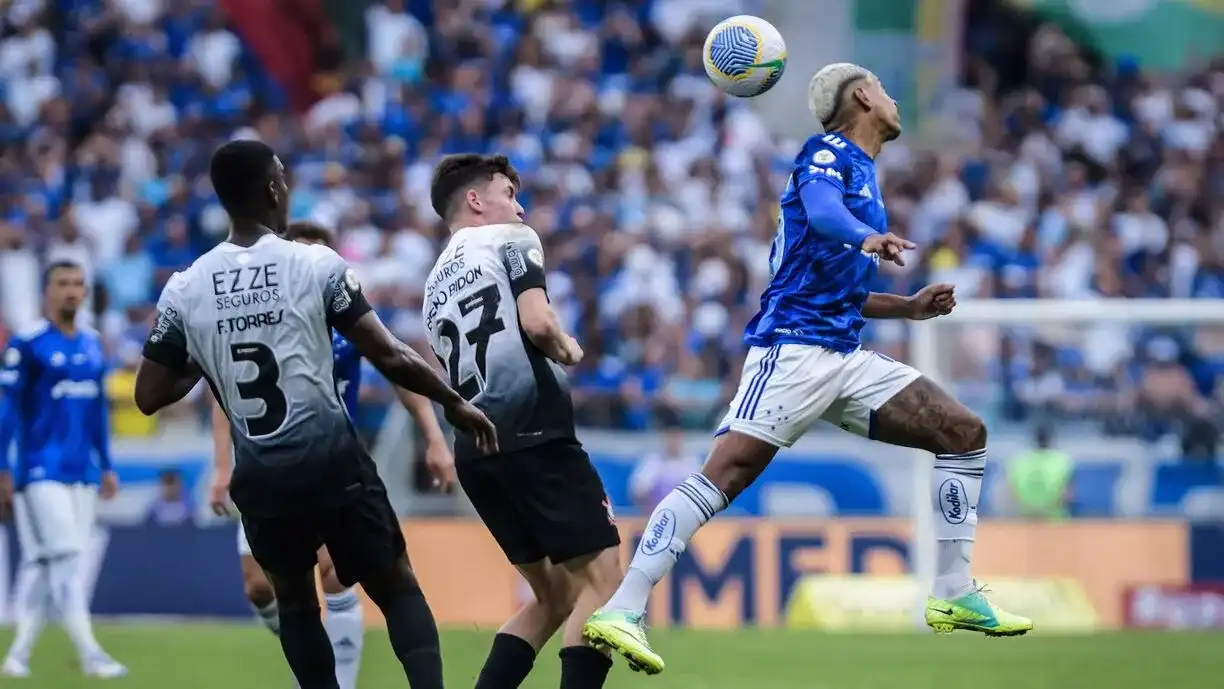 Cruzeiro tem leve vantagem no restrospecto recente contra o Corinthians - veja os últimos 10 jogos