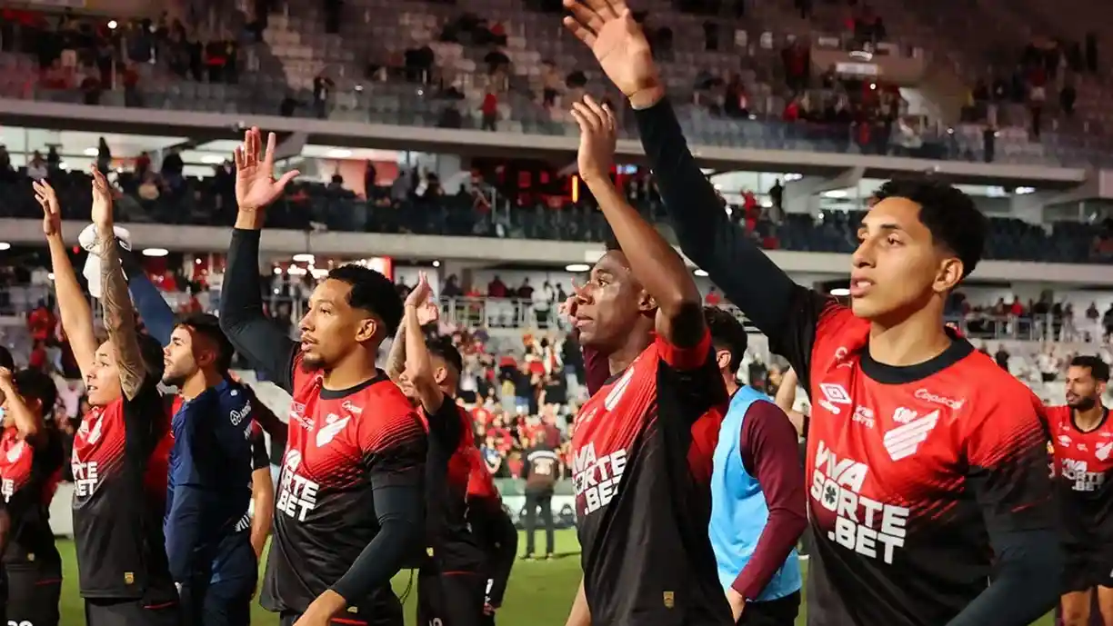 Athletico anuncia ex-Corinthians como reforço para a disputa da Série B do Campeonato Brasileiro