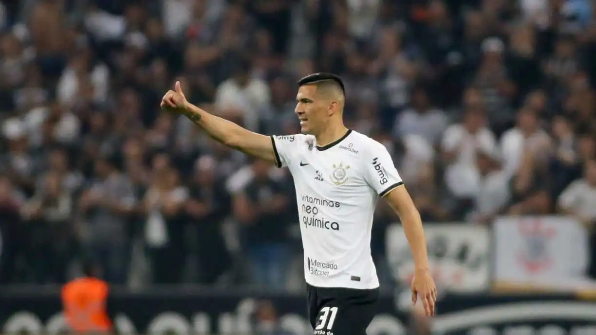 Grêmio intensifica negociação com Fabián Balbuena, defensor experiente e ex-Corinthians, para reforçar a zaga. Foto: Rodrigo Coca/ Agência Corinthians