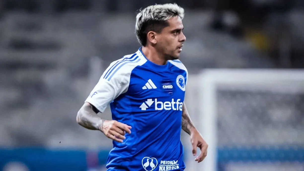 Um dos destaques na boa campanha do Cruzeiro, Fagner pode retornar ao Corinthians em 2026, após encerramento do contrato - Foto: Gustavo Aleixo/Cruzeiro