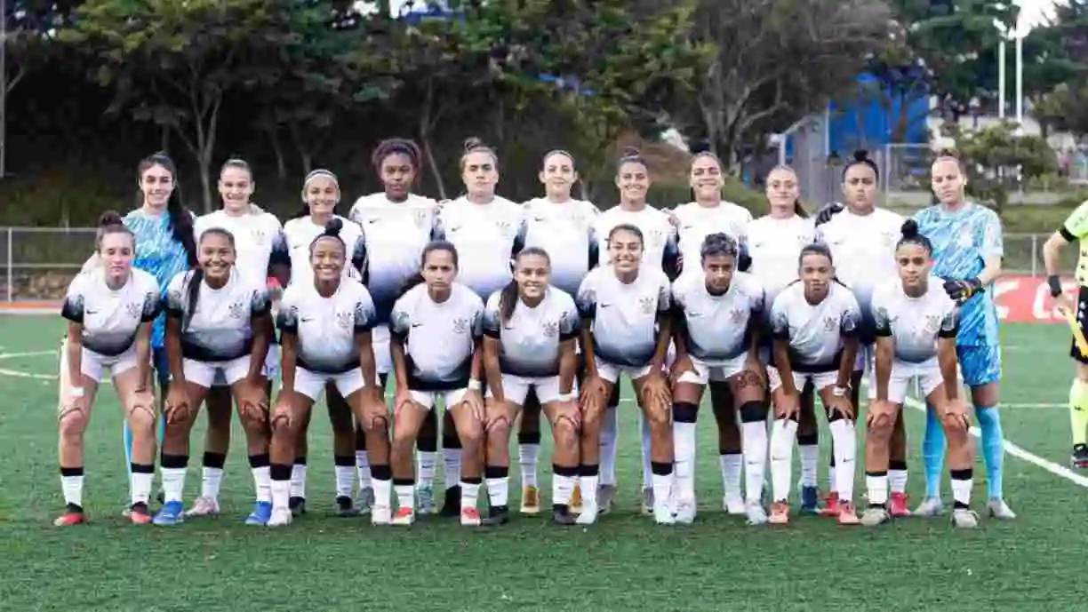 Corinthians enfrenta o Santos na busca pela liderança isolada no Brasileiro Feminino Sub-20. Partida acontece nesta quinta-feira (10). Foto: Reprodução