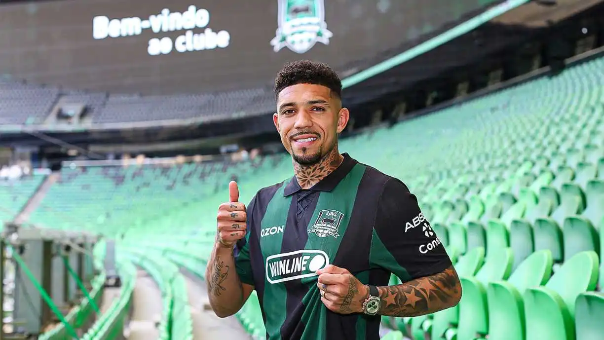 Douglas, ex-Corinthians e Fluminense, acerta com o Krasnodar