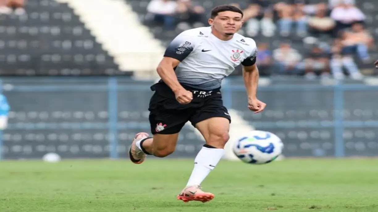 Guilherme Pires soma quatro assistências em 2025 e é um dos destaques do meio-campo do Corinthians Sub-20 - Foto: Reprodução