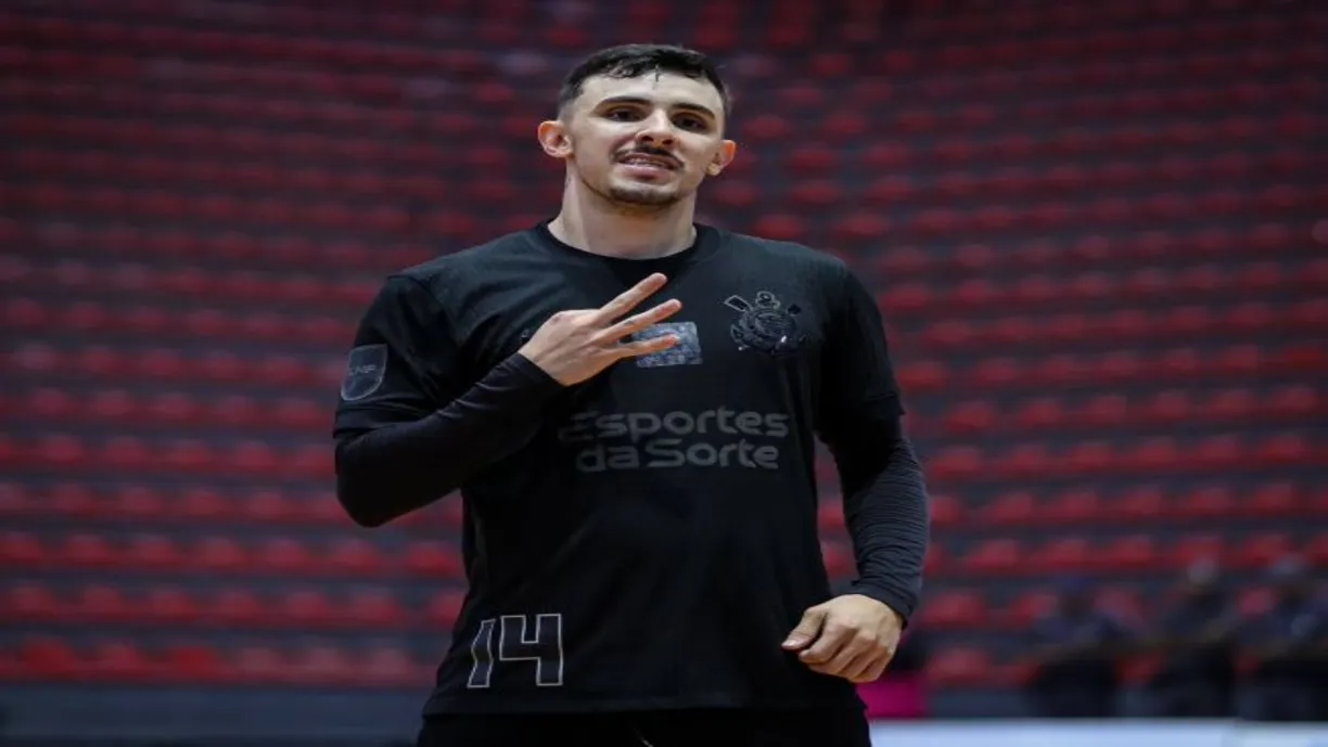 Lucas Martins chegou a 13 gols na temporada e assumiu a artilharia do Corinthians Futsal após marcar duas vezes na LNF - Foto: Reprodução