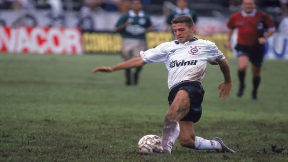 Ex-Corinthians critica trabalho nas categorias de base do Brasil: "Não tem condições"