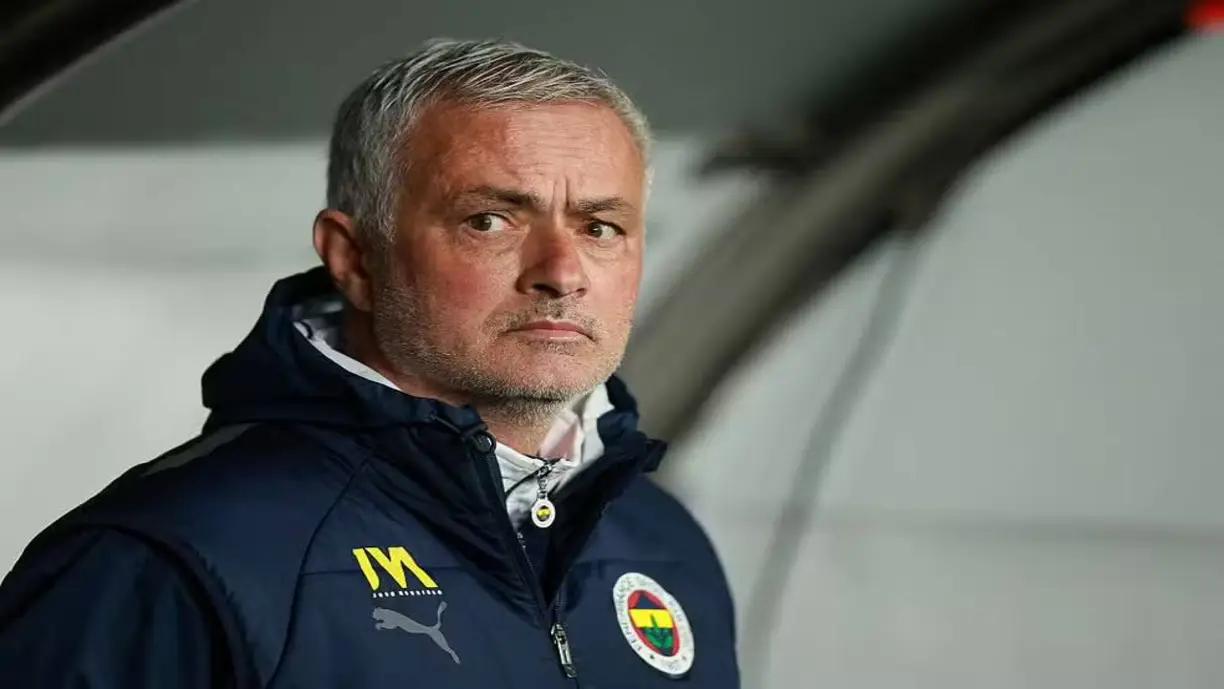 Talisca, que já revelou carinho pelo Corinthians, vive momento de incerteza na Turquia por supostos atritos com José Mourinho - Foto: Reprodução