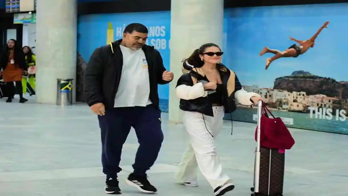Maisa aparece ao lado do pai com mala de mais de R$ 20 mil em aeroporto
