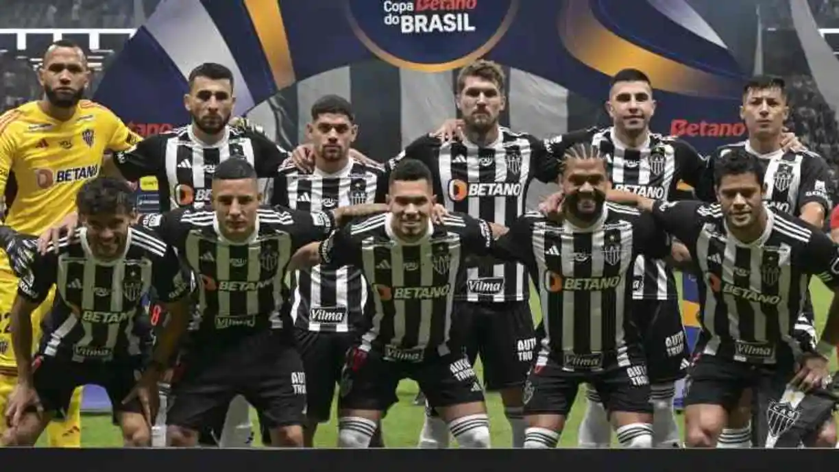 Guilherme Arana treinou no CT do Corinthians com o Atlético-MG e postou fotos com ex-colegas do clube nas redes sociais - Foto: Reprodução