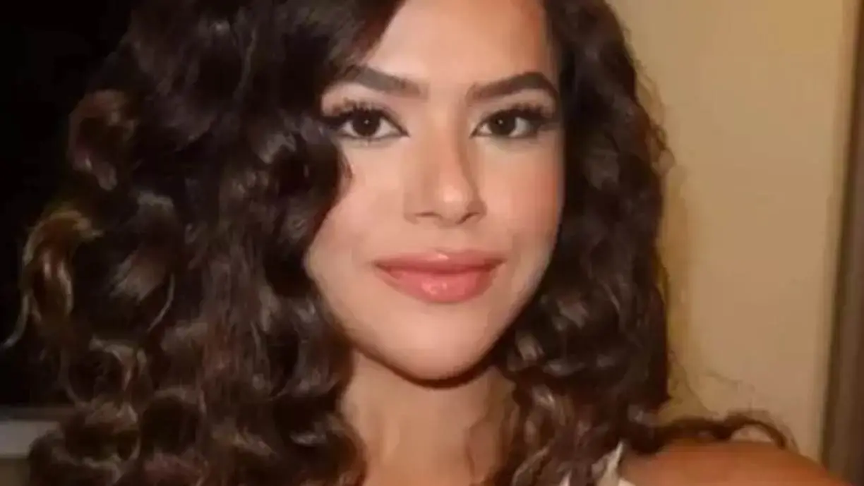 Maisa exibe look elegante e confortável com vestido marrom e tênis branco e leva web à loucura. Foto: Reprodução