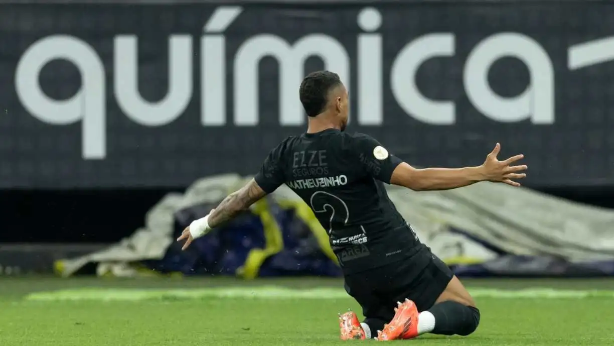 Matheuzinho já superou números de sua carreira no Corintihans; equílibrio ofensivo e defensivo são destaque - Foto: Reprodução