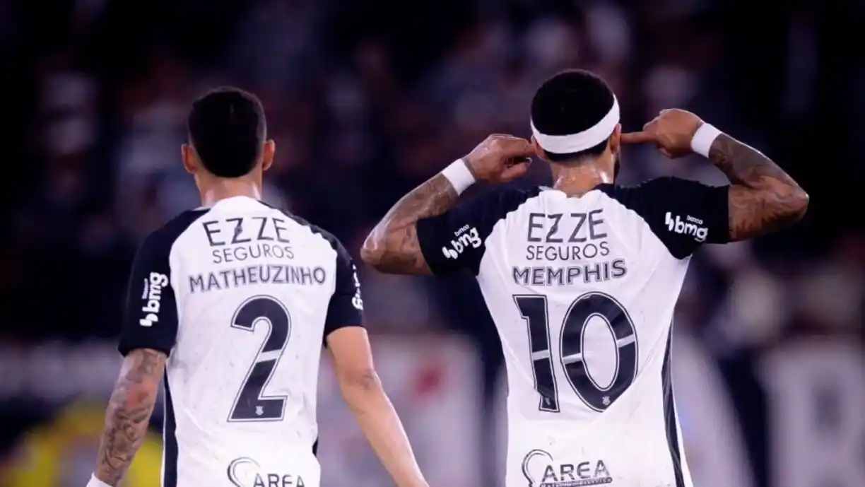 Memphis Depay foi o cara do clássico contra o Palmeiras pela Copa do Brasil, na noite desta quarta-feira - Foto: Rodrigo Coca/Agência Corinthians