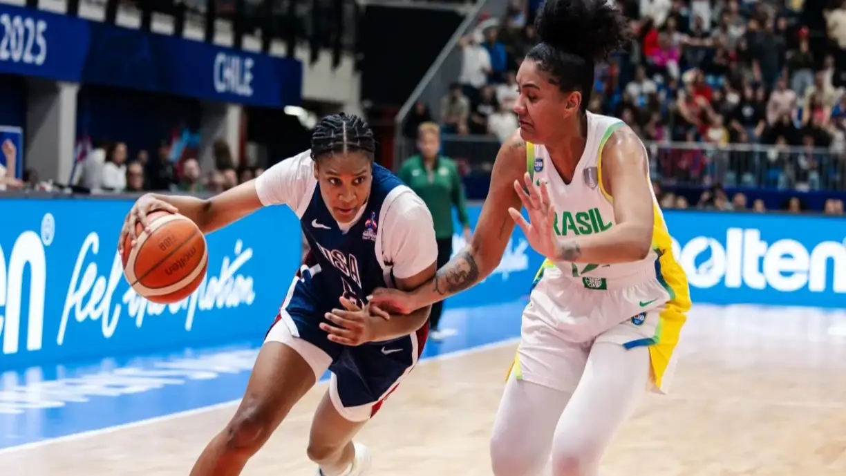  Brasil ficou com a prata na primeira competição sob o comando da técnica Pokey Chatman | Divulgação/FIBA