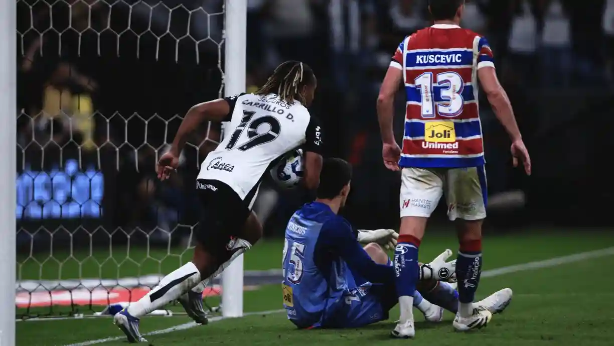 André Carrillo lamenta empate do Corinthians, mas reforça: "Controlamos o jogo"