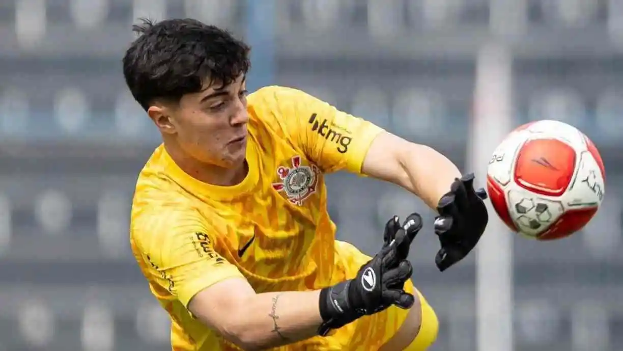 Corinthians recusa oferta da Itália e mantém goleiro Arthur Borghi na base do clube. Foto: Reprodução