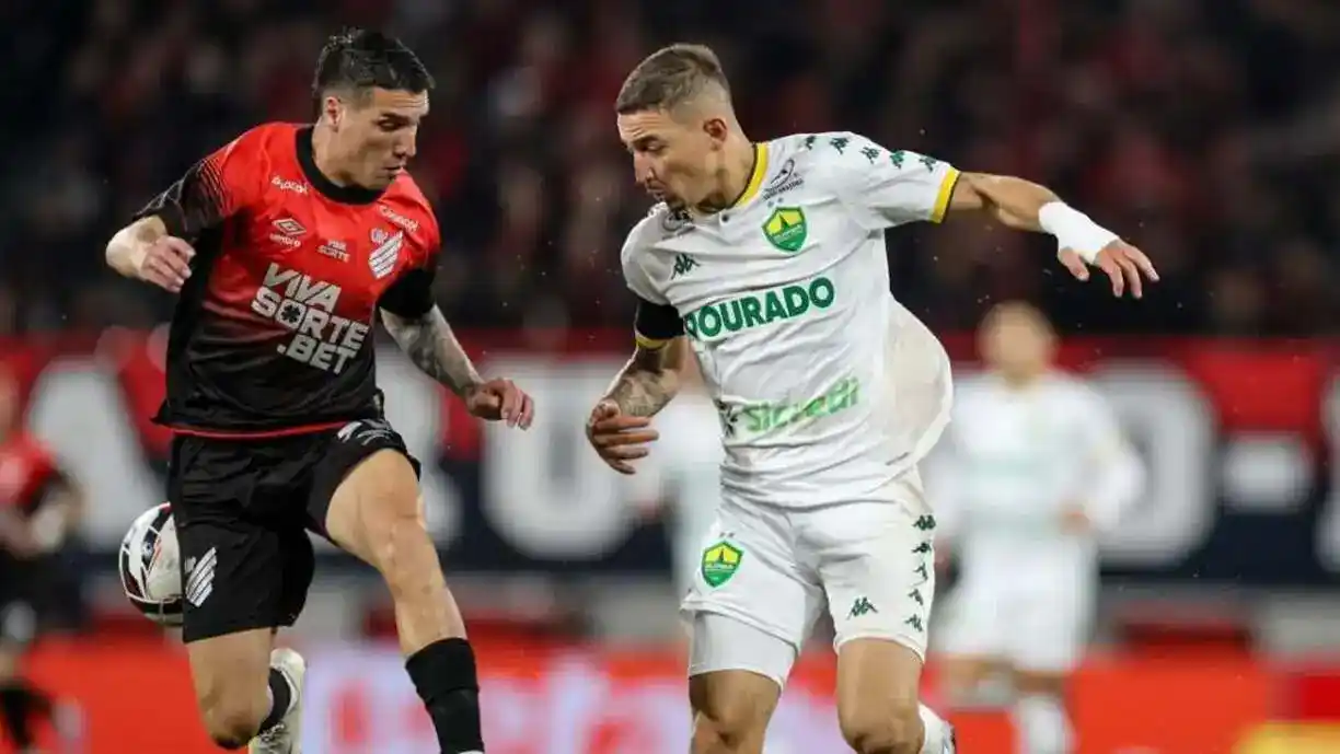 Antes de enfrentar o Corinthians na Copa do Brasil, Athletico tenta voltar ao rumo das vitórias na Série B - Foto: AssCom Dourado