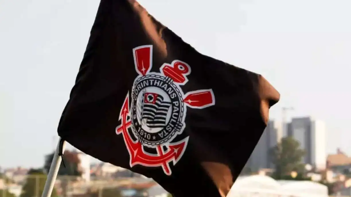 Goleiros com passagens por clubes brasileiros movimentam o mercado de transferências na temporada 2025. Foto: Divulgação/Corinthians