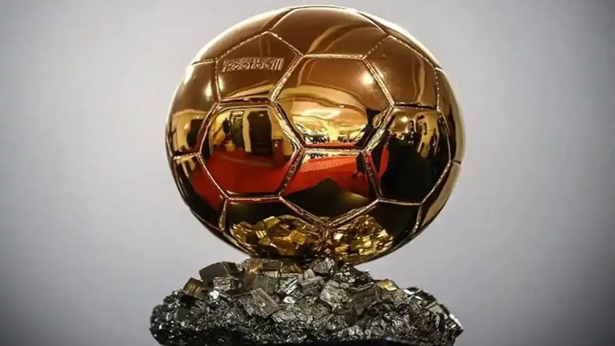 Ex-Corinthians estará na premiação da Bola de Ouro, no mês que vem, que premia os melhores da temporada de 2024/25 - Foto: Franck Fife