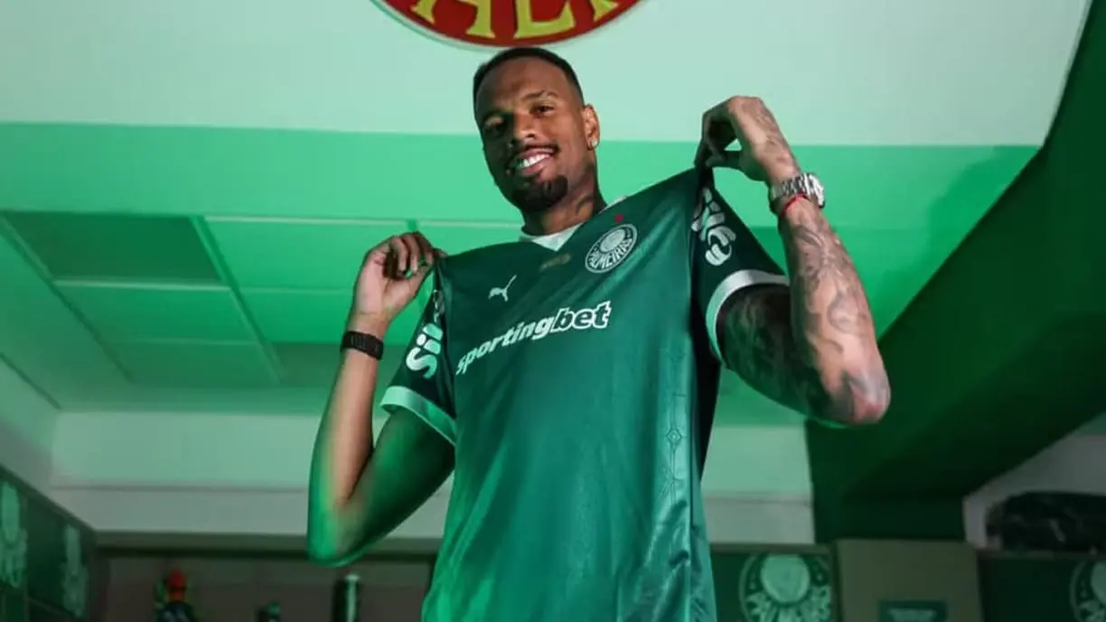 Ex-Corinthians, Carlos Miguel é o mais novo jogador do Palmeiras para a temporada - Foto: Cesar Greco/SE Palmeiras