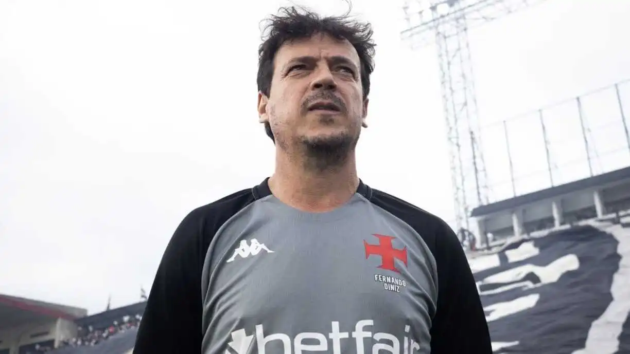 Fernando Diniz tem uma dúvida na escalação do Vasco contra o Corinthians