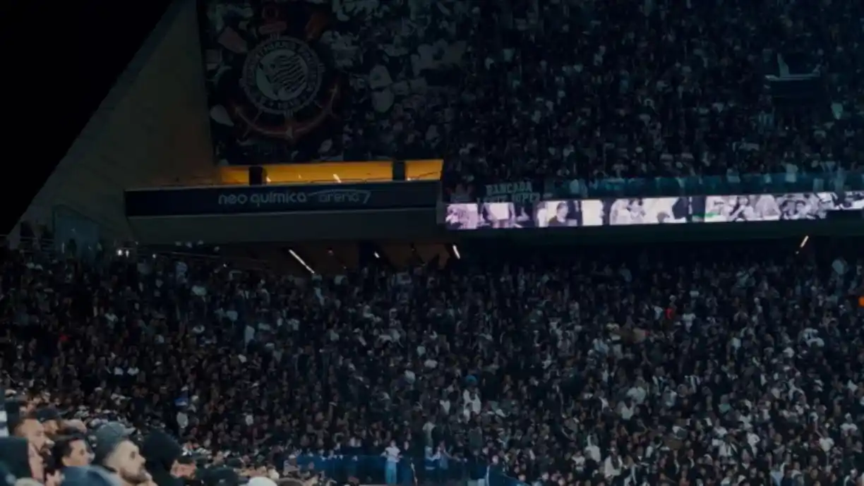 Casal faz denúncia de homofobia no jogo entre Corinthians e Palmeiras: "Falaram que iriam nos bater"