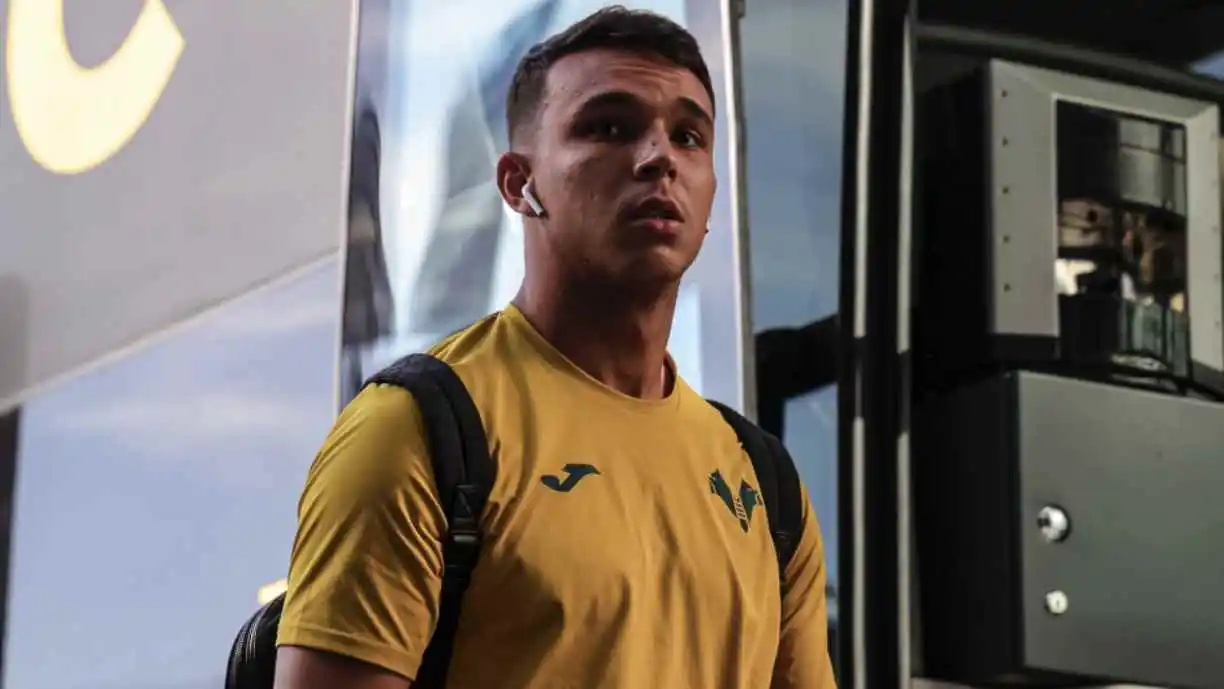 Giovane, ex-Corinthians, brilha em sua estreia pelo Hellas Verona na Série A do Campeonato Italiano, sendo eleito o melhor jogador da partida. Foto: Reprodução