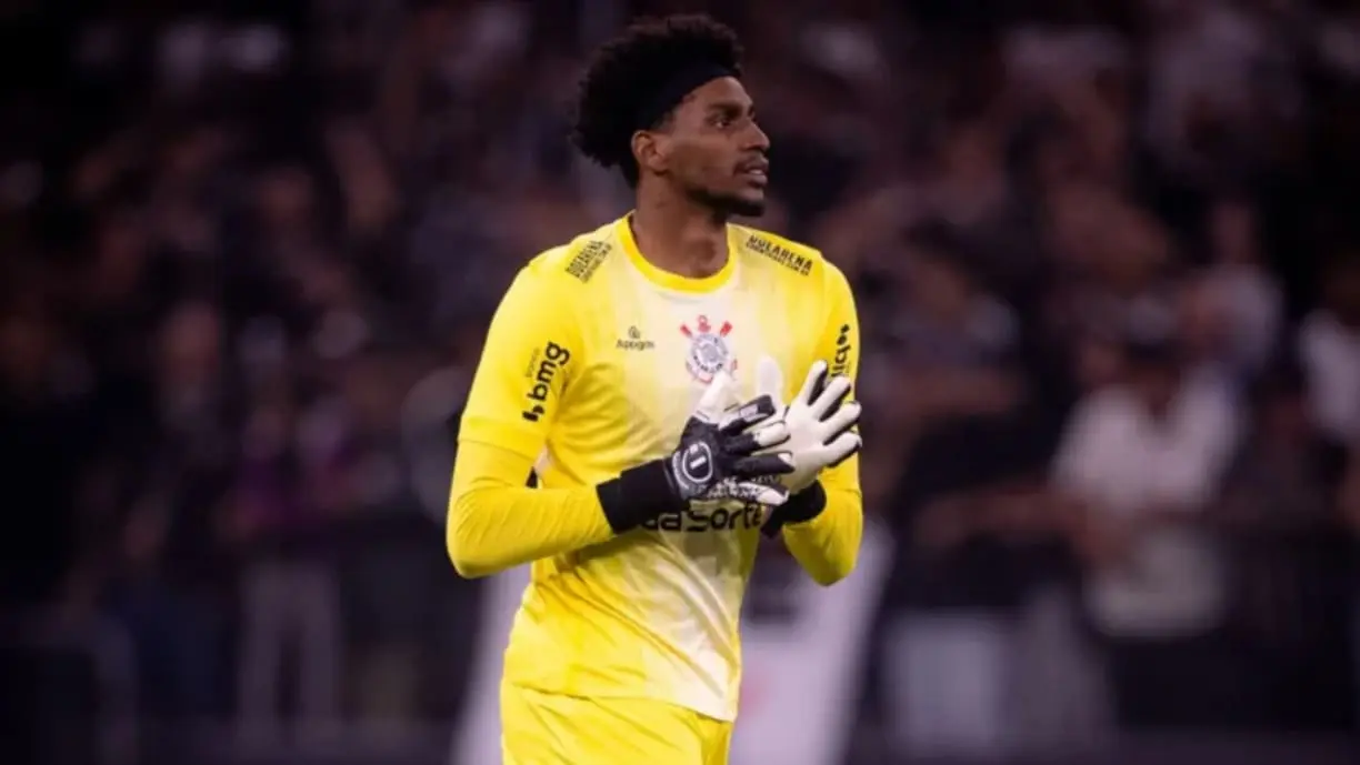 Hugo Souza projeta duelo difícil contra o Athletico e agradece Corinthians por convocação