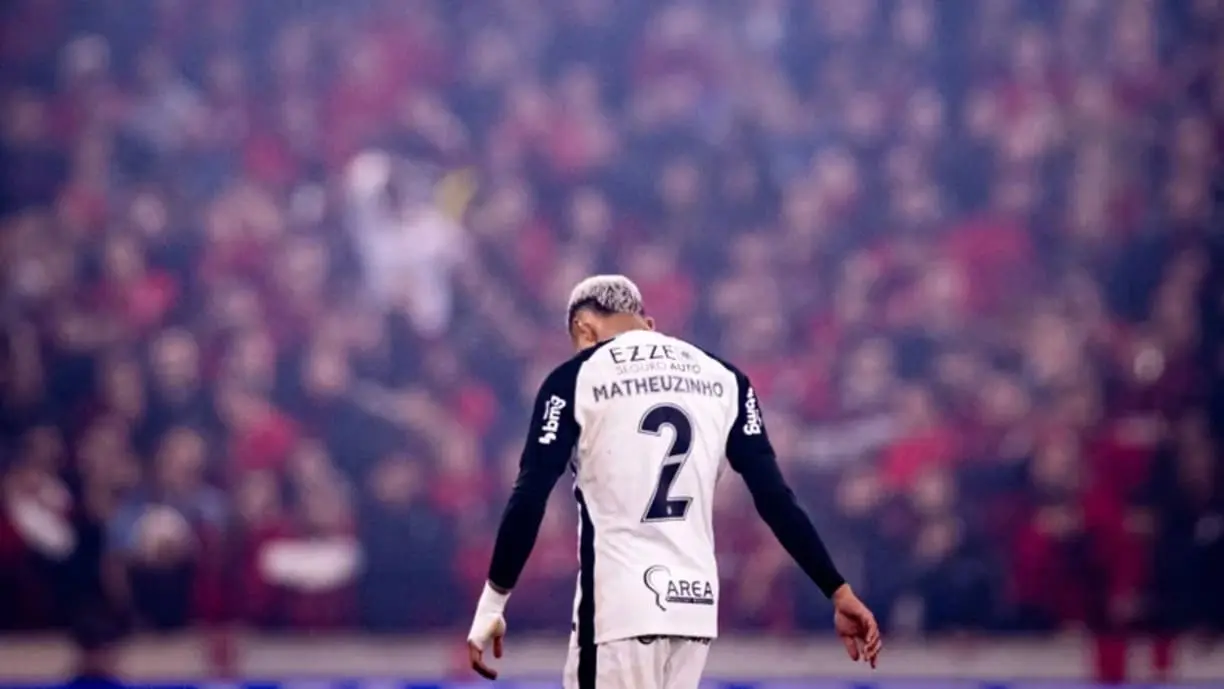 Dorival Júnior lamenta lesão de Matheuzinho e revela preocupações no Corinthians: "Fará falta"